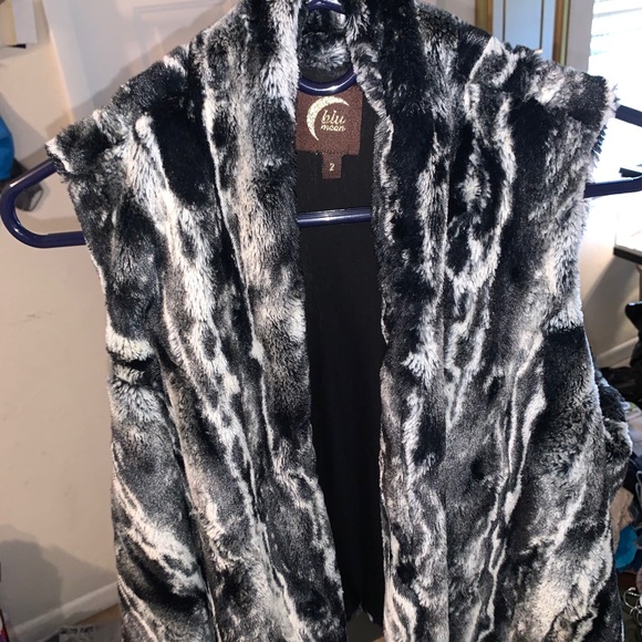 Fur vest - Picture 3 of 3
